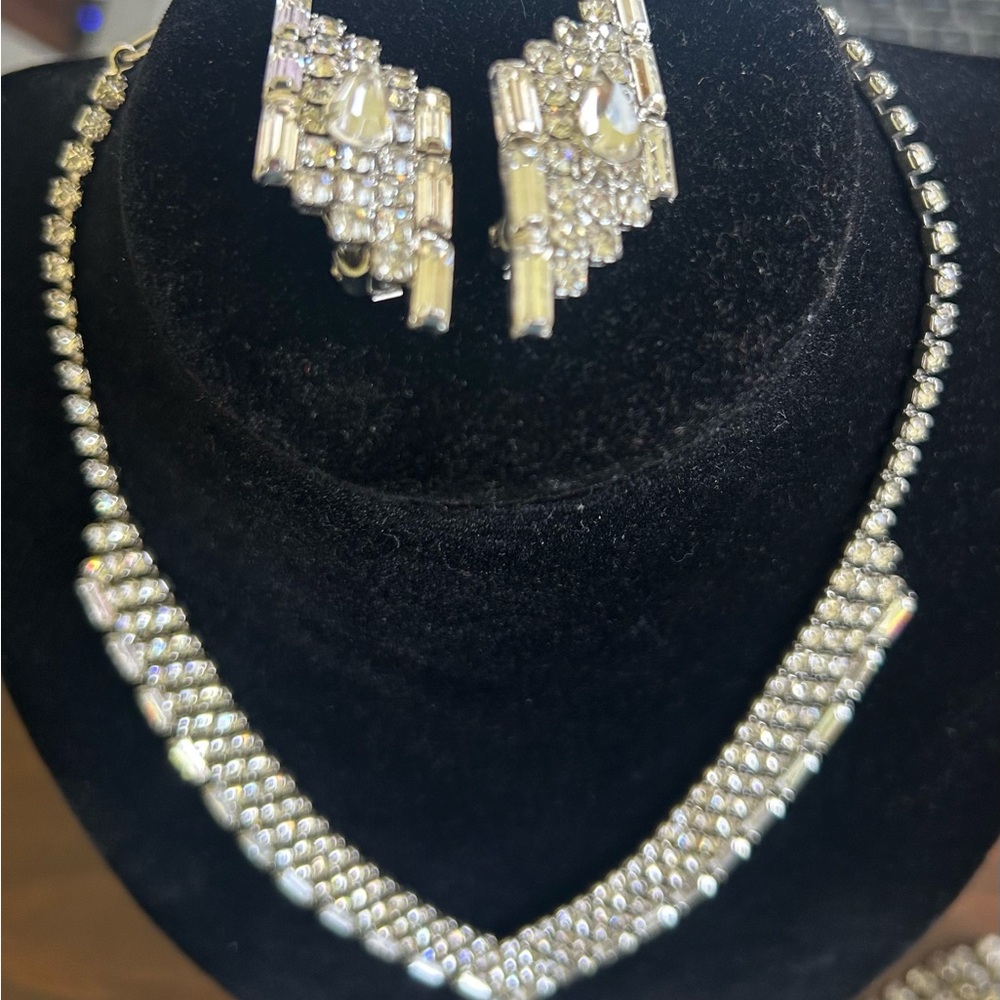 Elegant Silver Jewelry Set